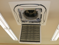 天井カセット型エアコン室内機